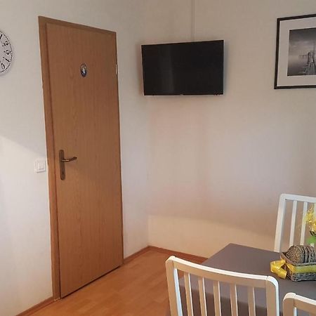 Apartmani Ab Pirovac Exteriör bild