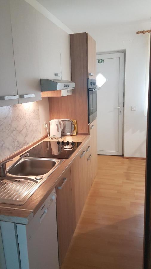 Apartmani Ab Pirovac Exteriör bild