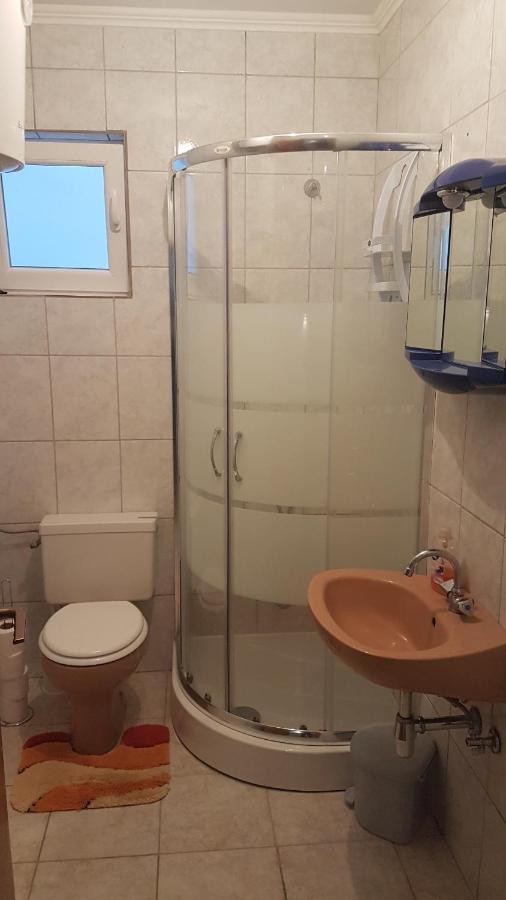 Apartmani Ab Pirovac Exteriör bild