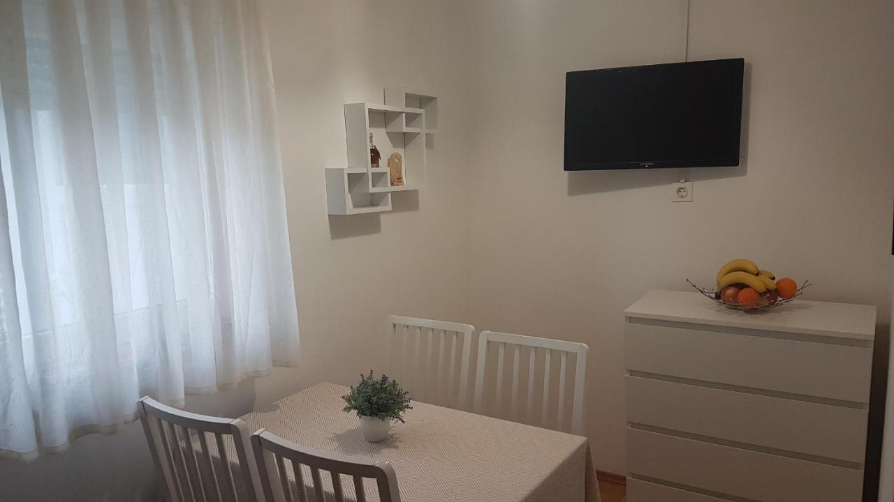 Apartmani Ab Pirovac Exteriör bild